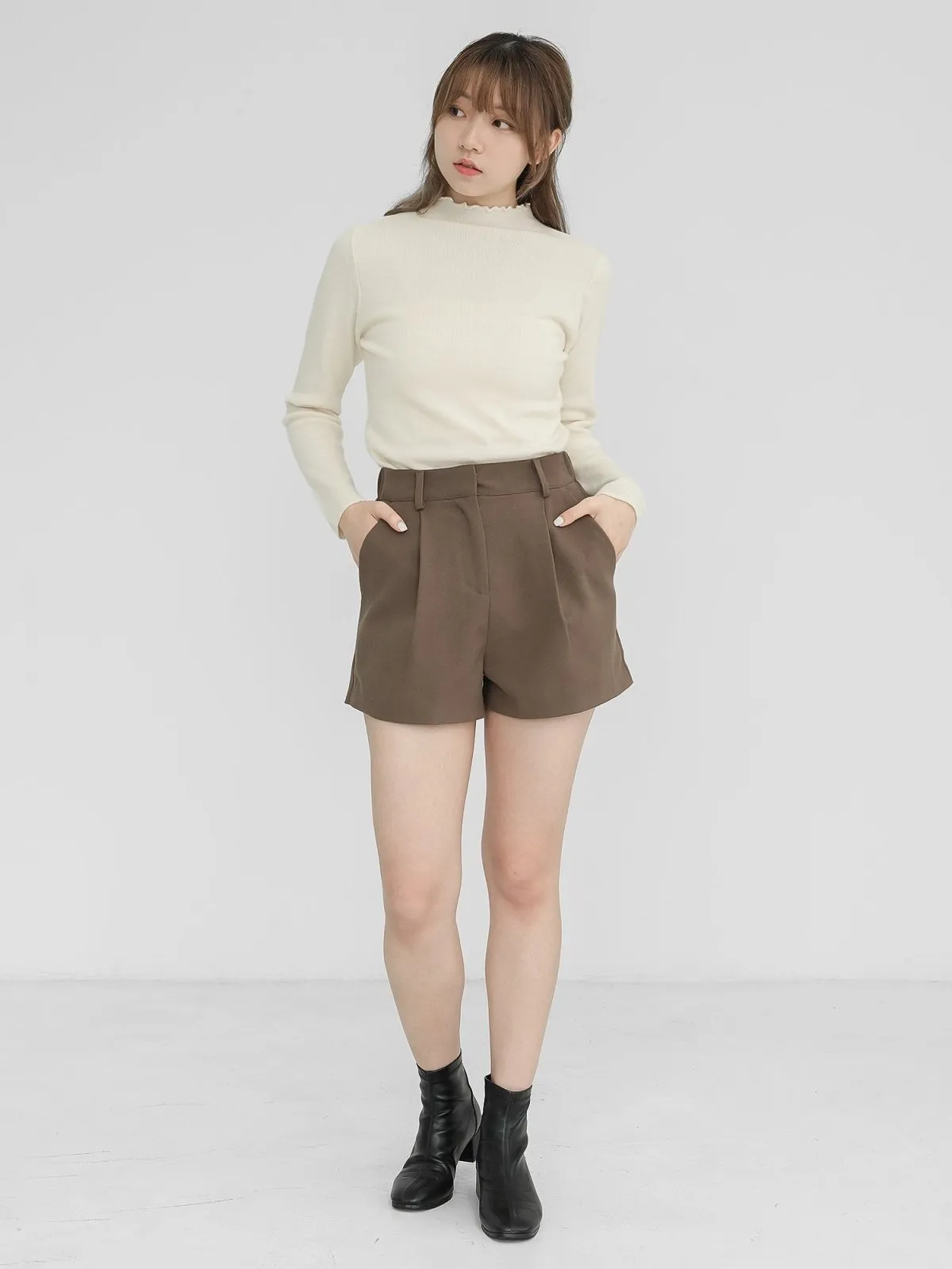 Sydney Winter Pleated Shorts*