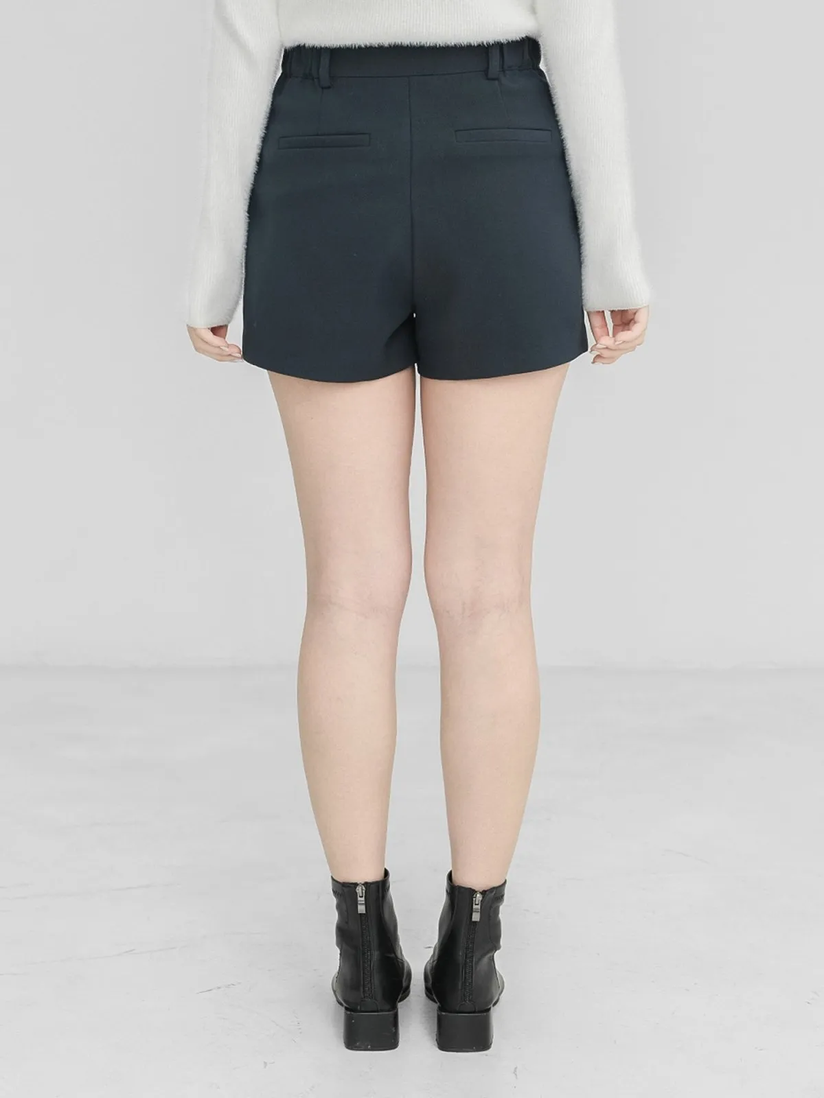 Sydney Winter Pleated Shorts*