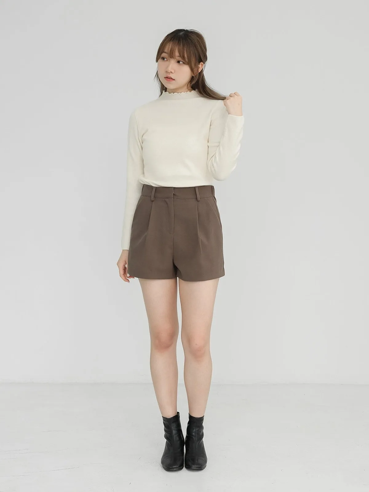 Sydney Winter Pleated Shorts*